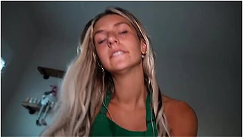 18 Year Old Worker Cheats On Her Bf With Her Manager For A Pay Raise! videos