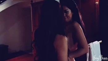 Close Up Smut With Tempting Julia De Lucia And Clea Gaultier From videos