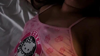 Ao espiar a minha sobrinha acabei batendo uma punheta! videos