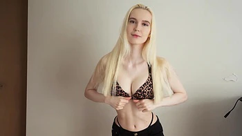 Blondie on the bed, amateurs gone wild videos